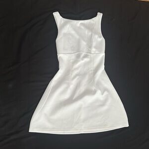 Elegant White Sleeveless Dress